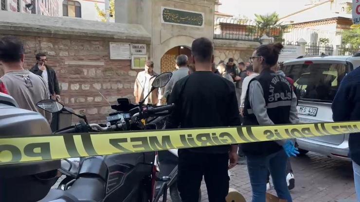 SON DAKİKA… Fatih’te hareketli dakikalar! Cami avlusunda havaya ateş etti