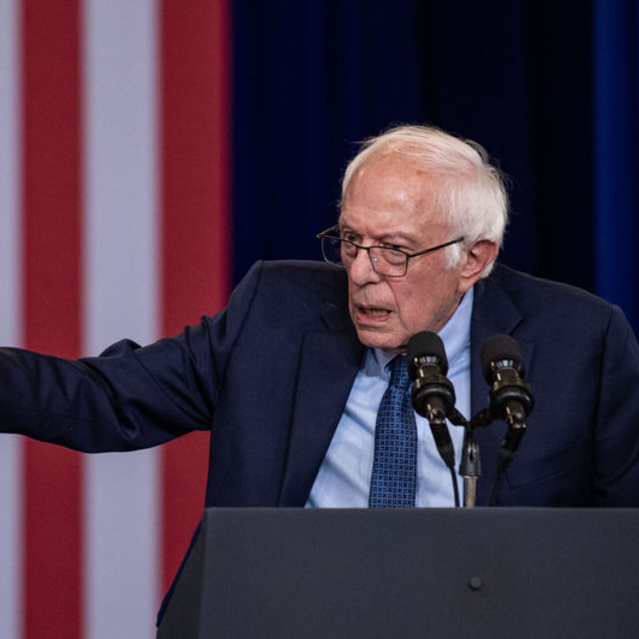 Sanders’tan Demokratlara sert eleştiri