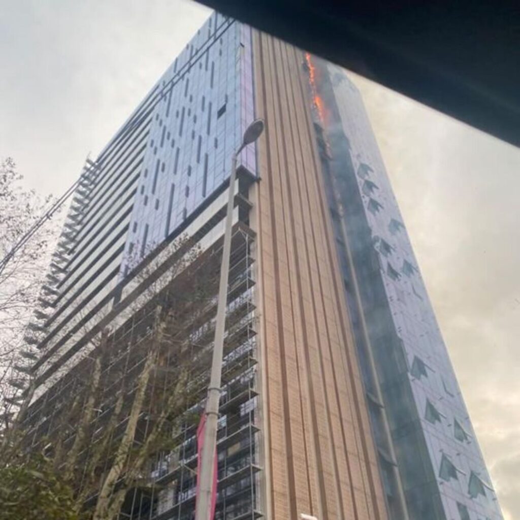 Sarıyer’de otel inşaatında yangın!