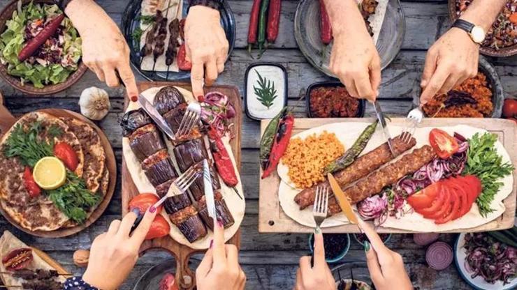 Seyahat ederken neden yemek yemeyi seviyoruz?