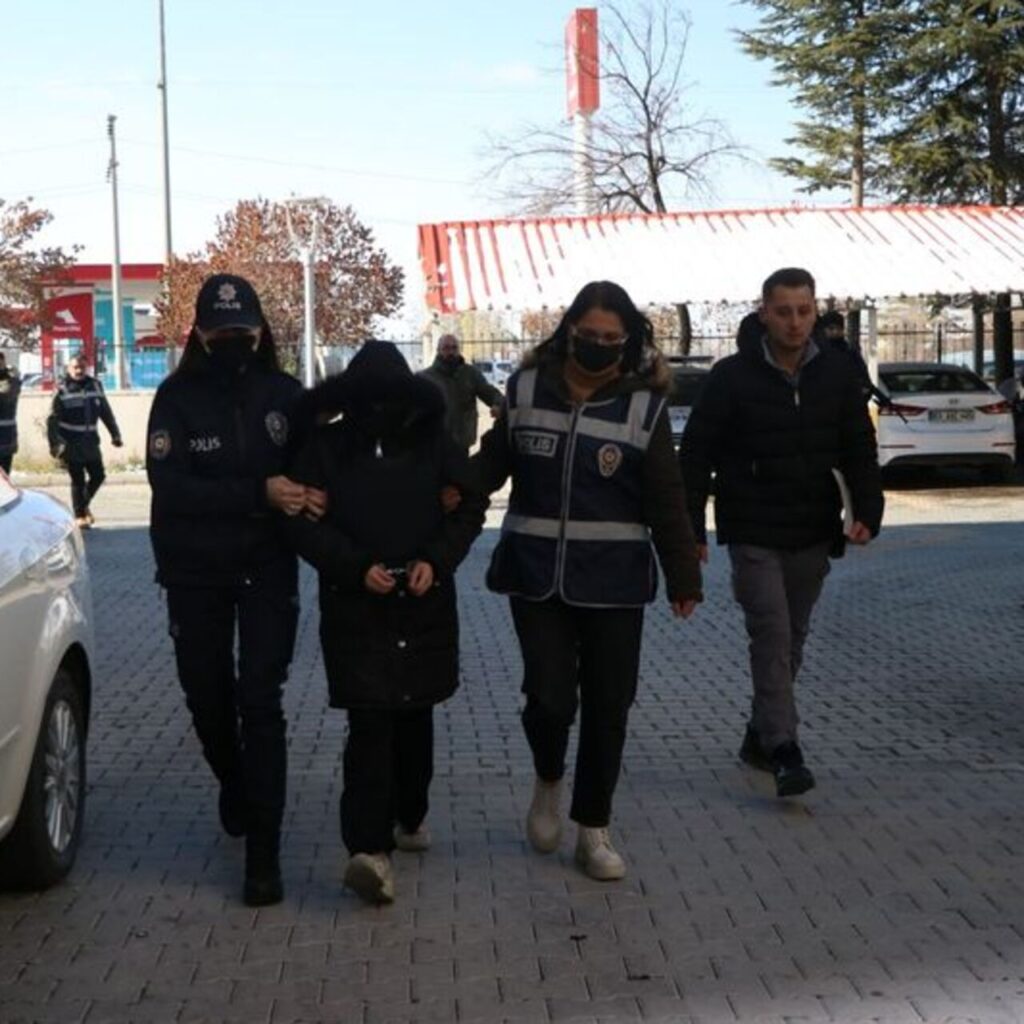 Sır cinayetlerde ev sahipleri tutuklandı!