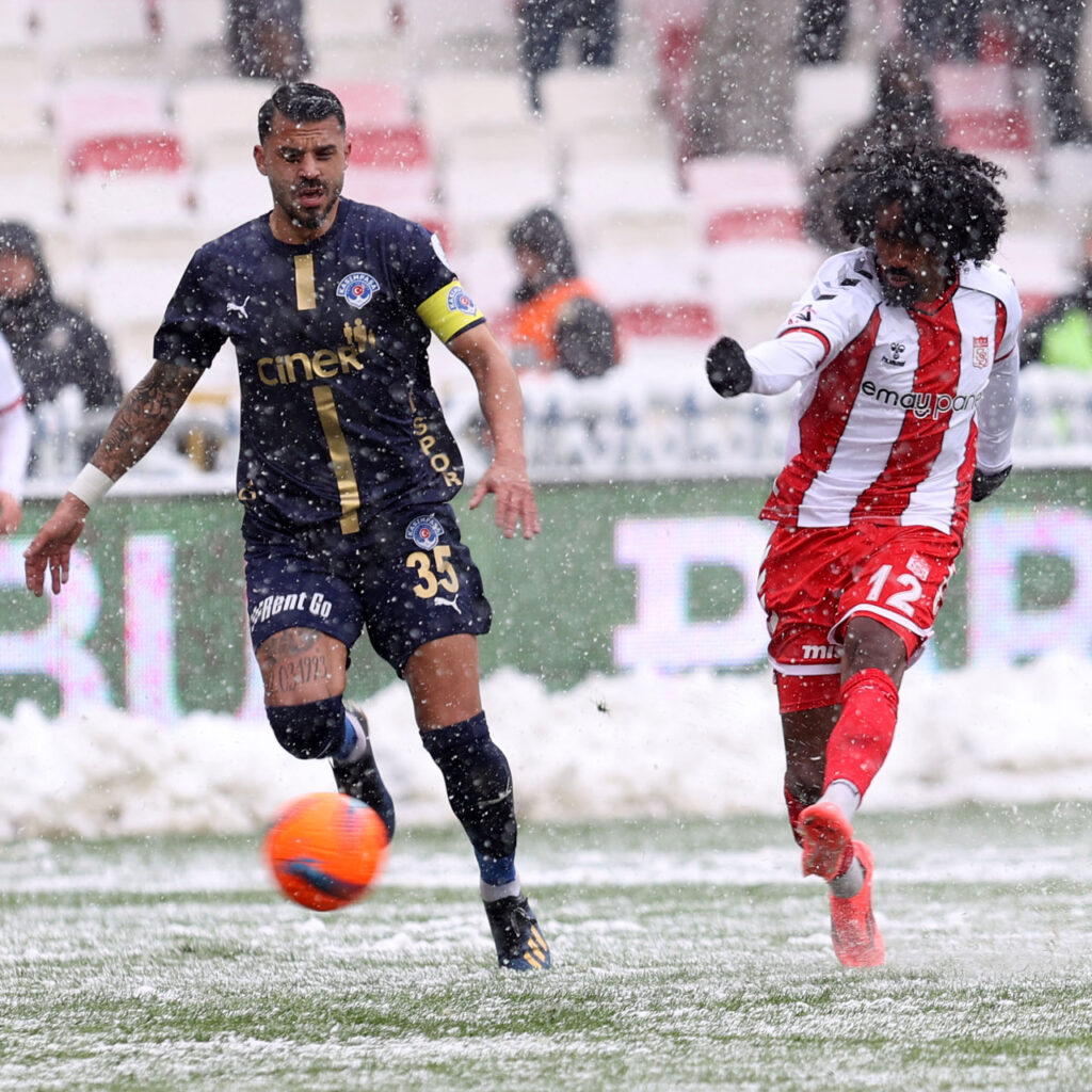 Sivas’ta fırtınalı maç golsüz sona erdi!