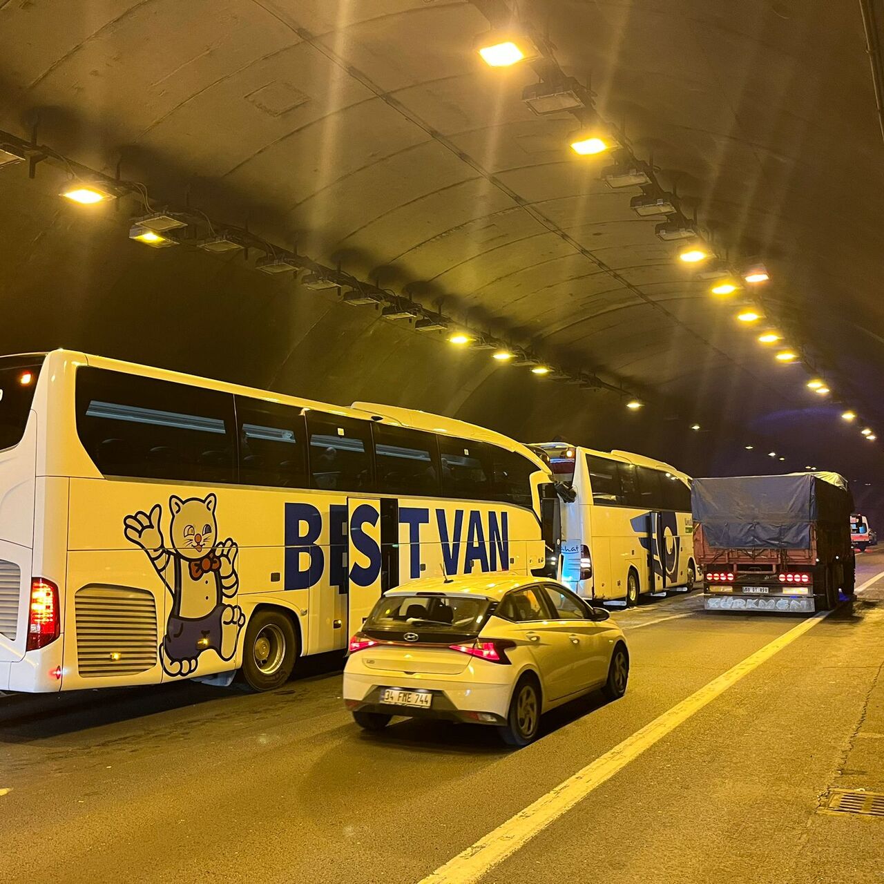 TEM Otoyolu’nda otobüs kazası: Çok sayıda yaralı