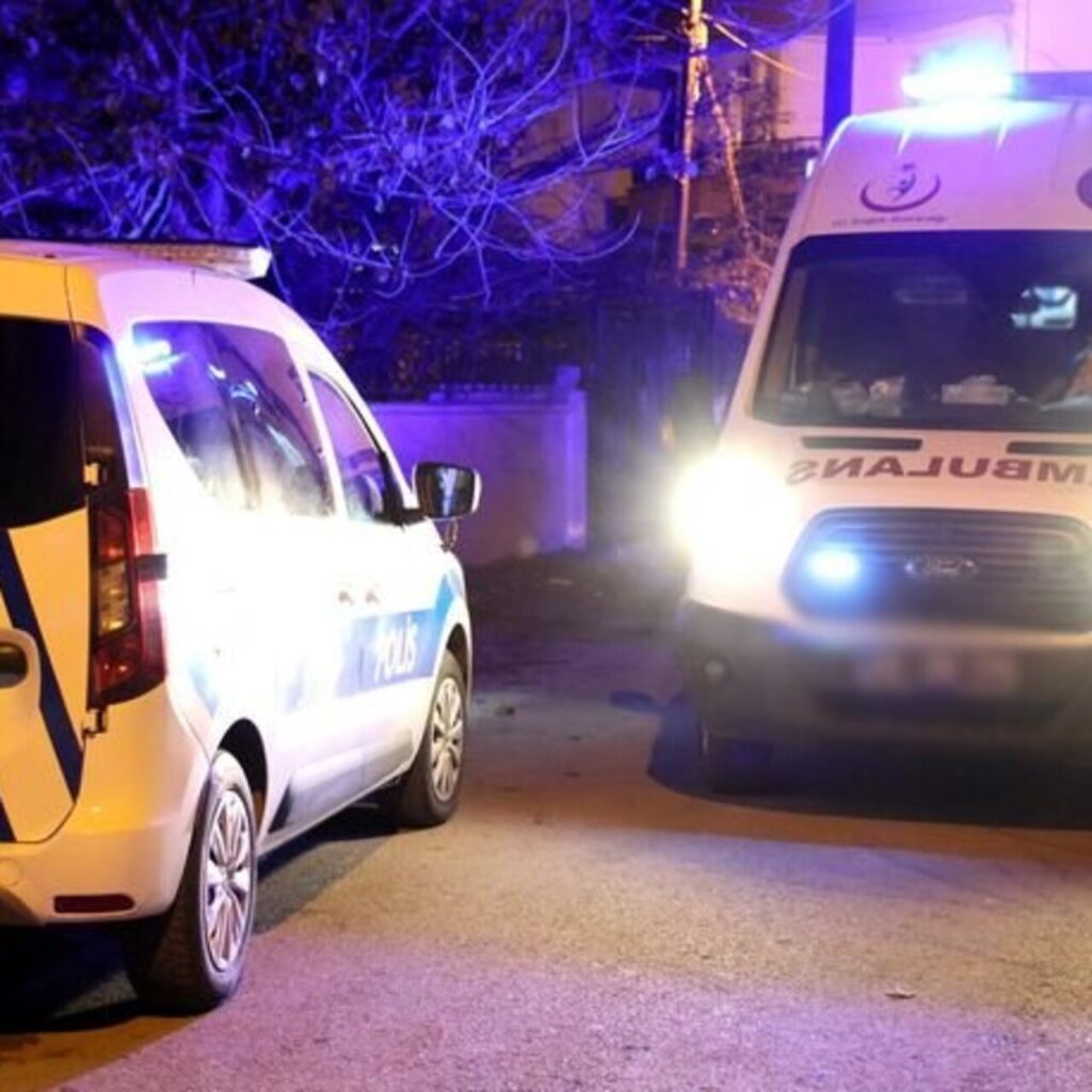 Tabancasını temizleyen polis, kazara çocuğu vurdu