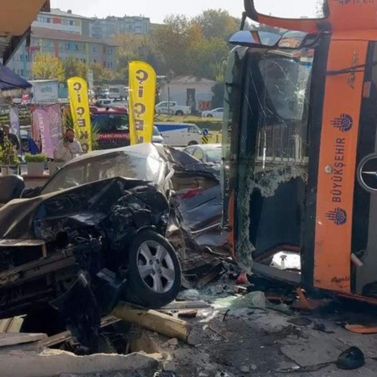 Yol bakım aracı 8 araca çarptı! 5 yaralı