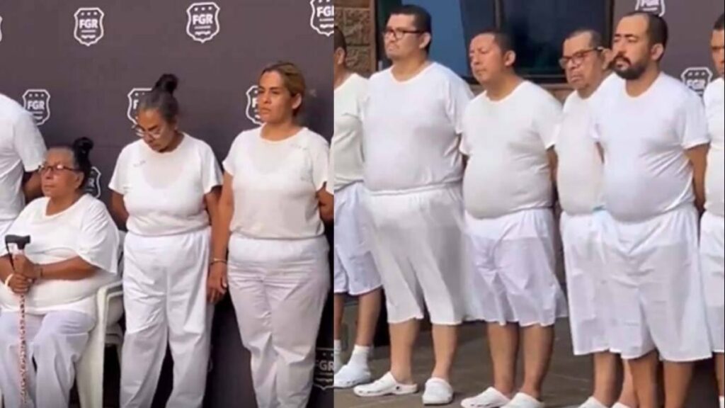 Yolsuzluk yapan memurlar, donlarıyla halka teşhir edildi