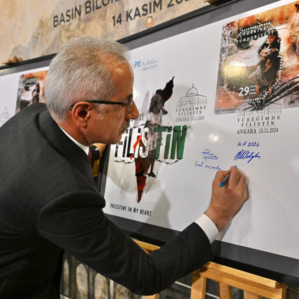 "Yüreğimde Filistin" pulları bastırıldı