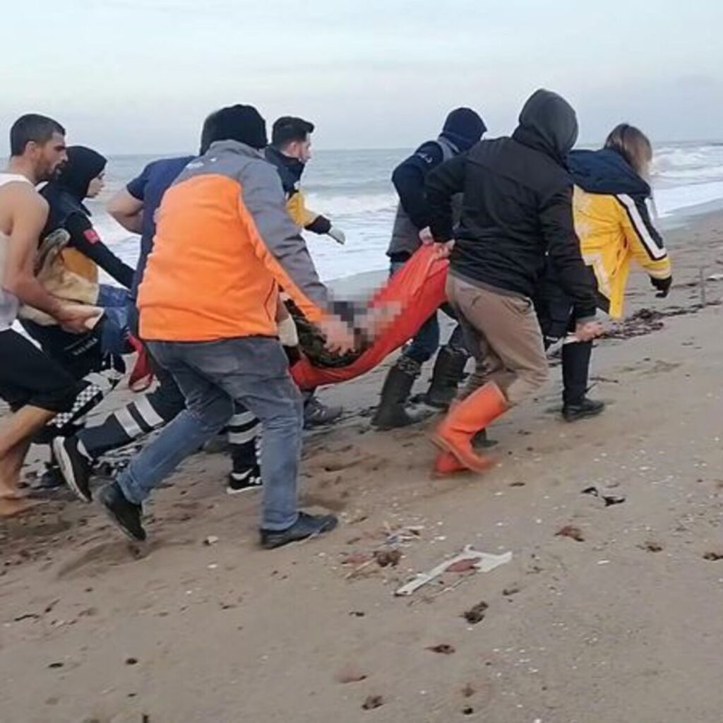 Acı olay! Teknedeki baba boğuldu, oğlu kurtuldu