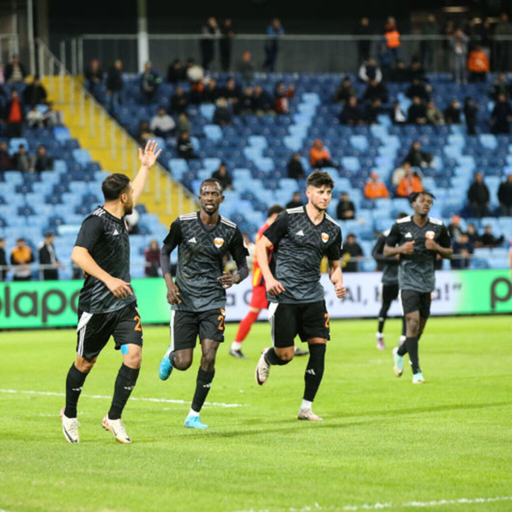Adanaspor, 2. yarıda geriden geldi!