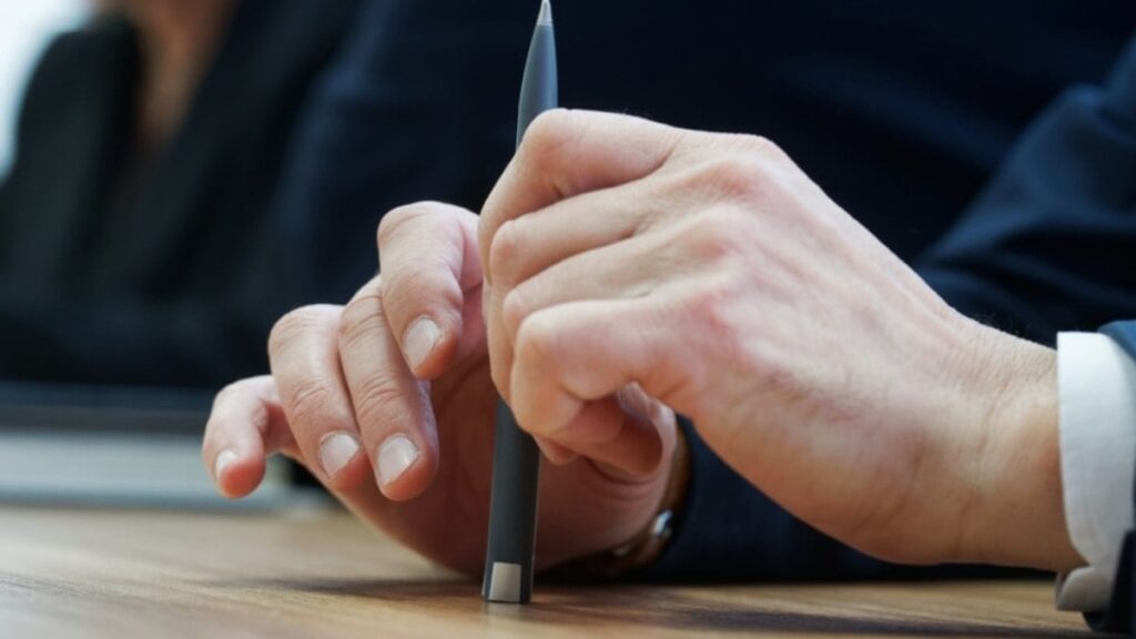 Ailesinin işinde çalışmamak için parmaklarını kesti!