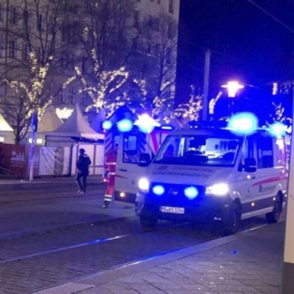 Almanya’da otomobil kalabalığın içine daldı! Şüpheli yakalandı