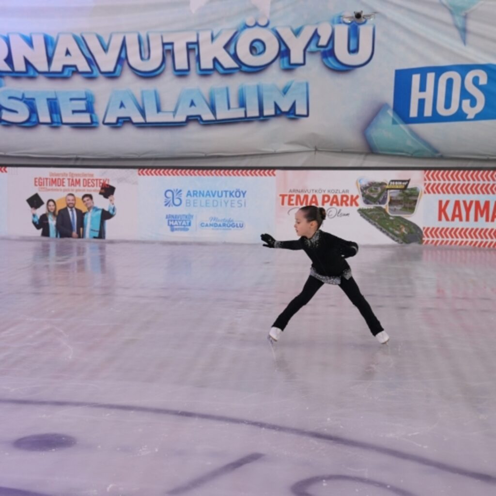 Arnavutköy’de "buz pisti" açıldı