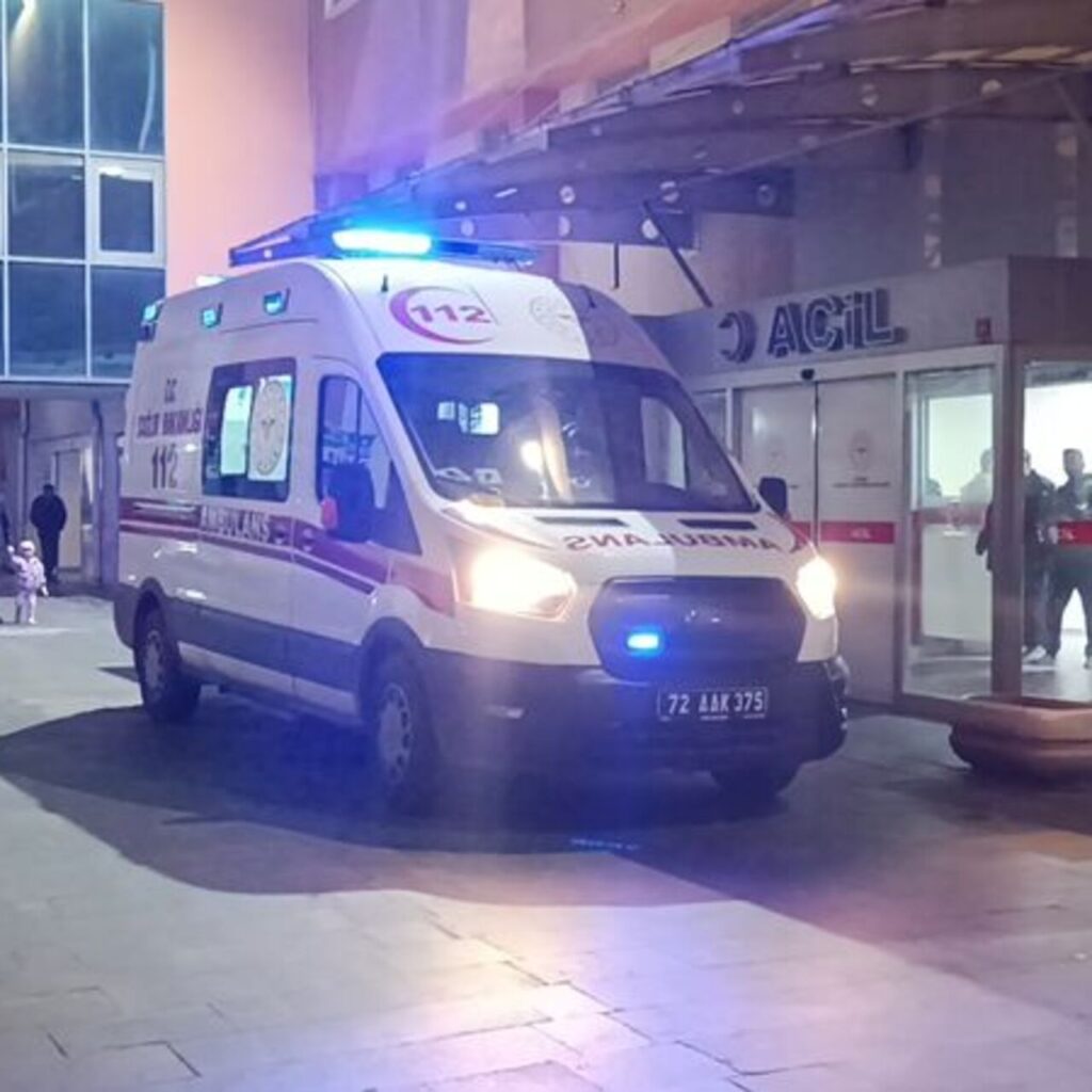 Ayaklarını çapa makinesine kaptırdı