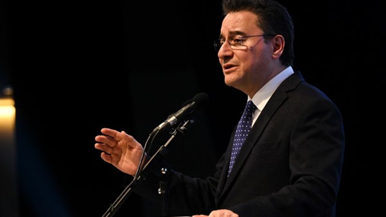 Babacan: Bir avuç insan para kazansın diye milyonlar pahalı konutlarda oturmak zorunda