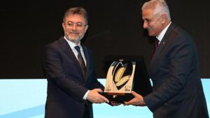 Bakan Yumaklı: Türkiye tohum konusunda kendine yeten ve ihraç eden bir ülkedir
