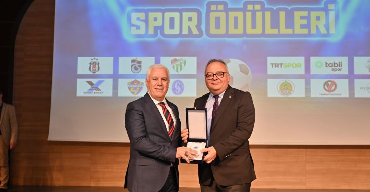 Başkan Bozbey’e "Spora katkı sağlayan başkan" ödülü