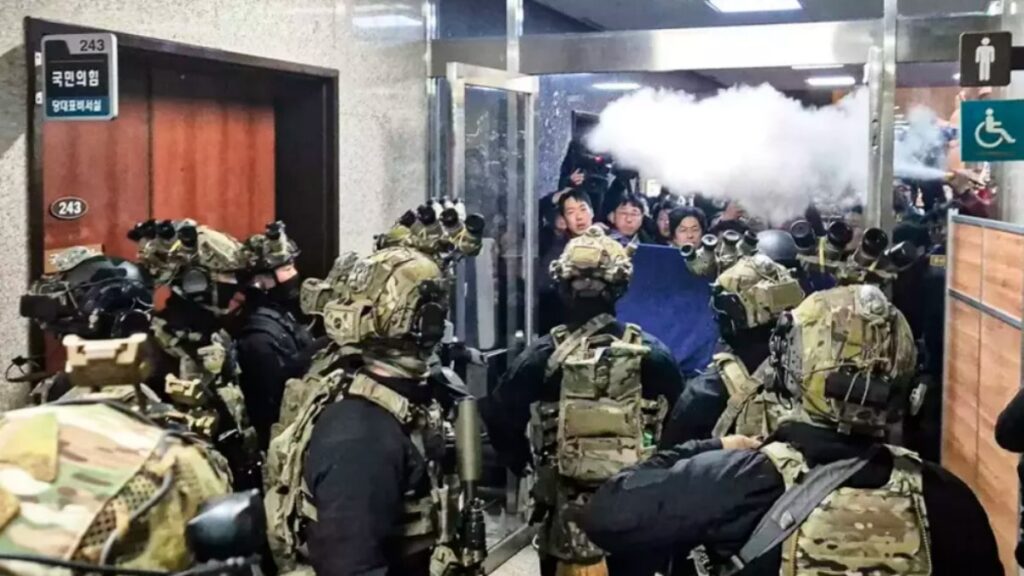 Başkan’ın darbe girişimine karşı, halk dik durdu: Güney Kore’de son durum