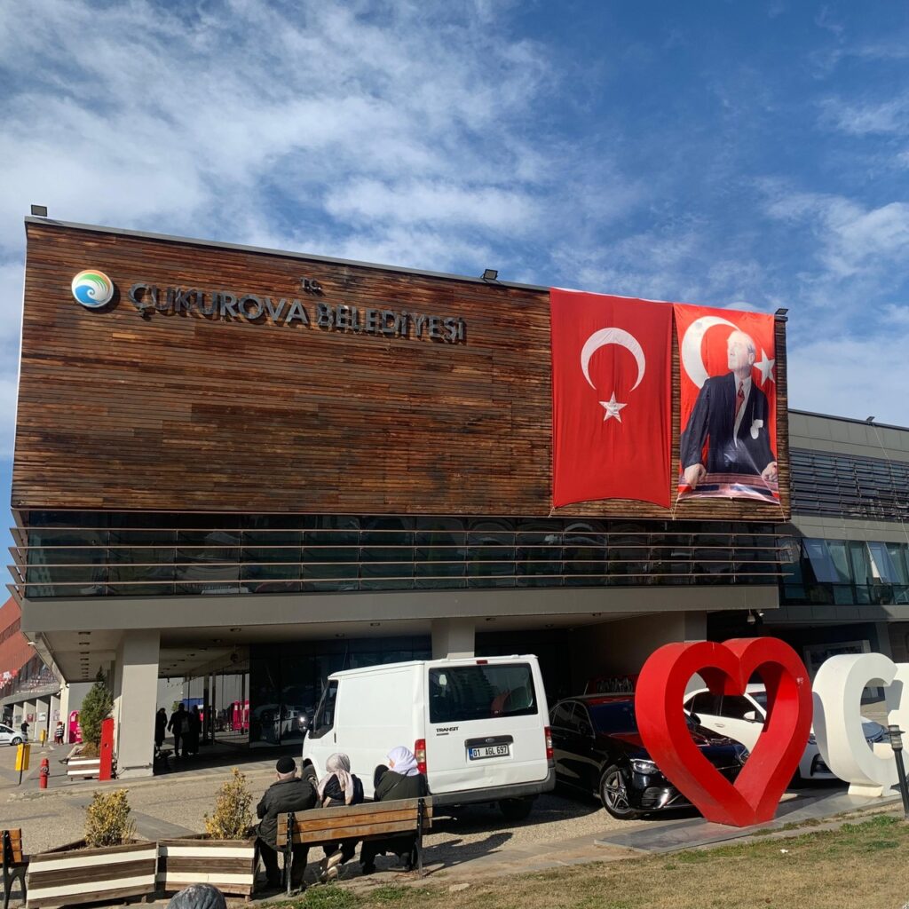 Belediye personeli birim şefini vurdu!