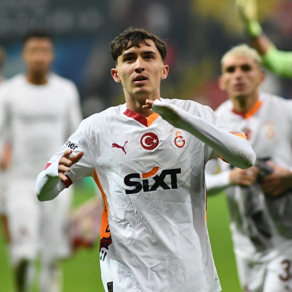 Berat’a moral takımdan geldi