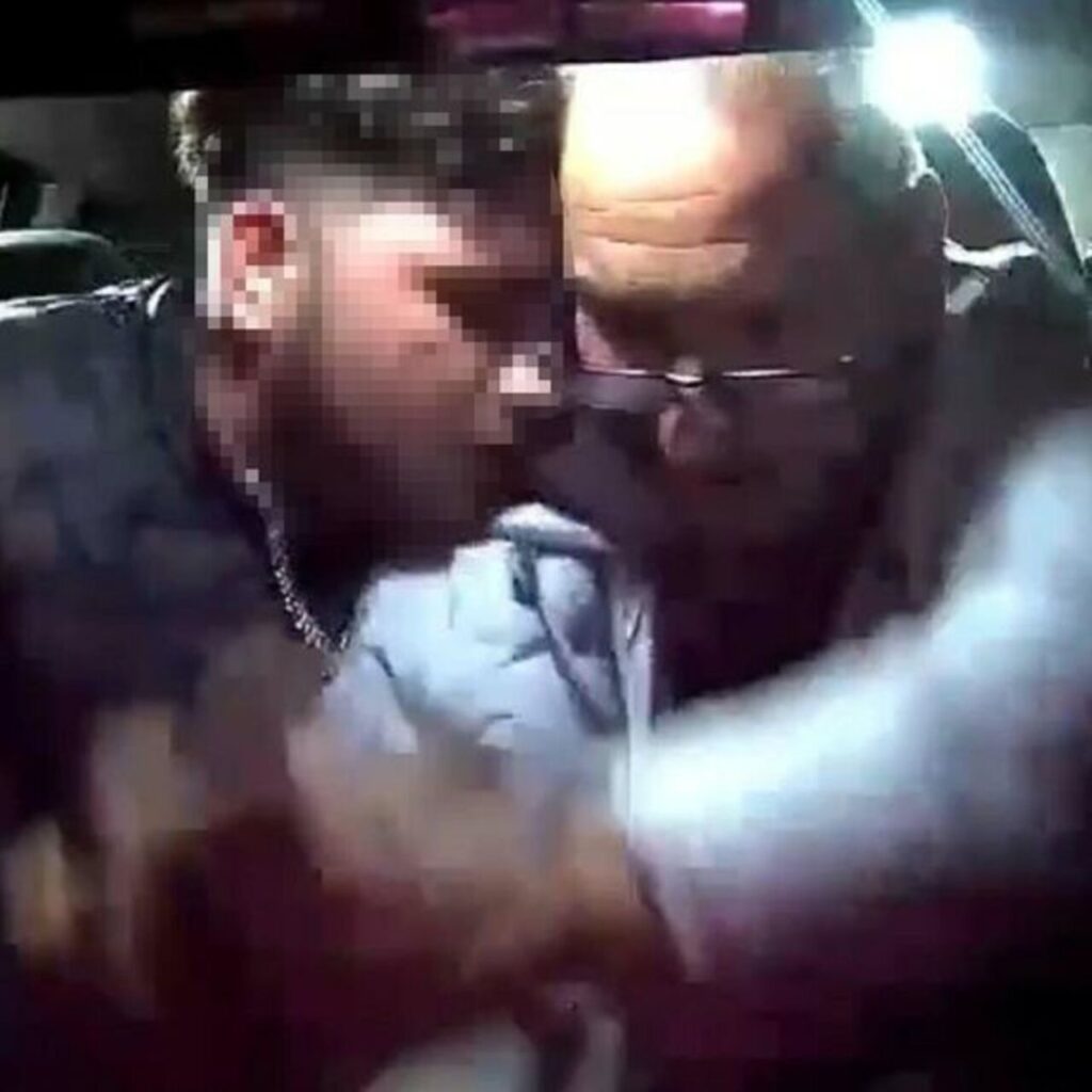 Bıçaklı ‘gasp’ girişimi kamerada