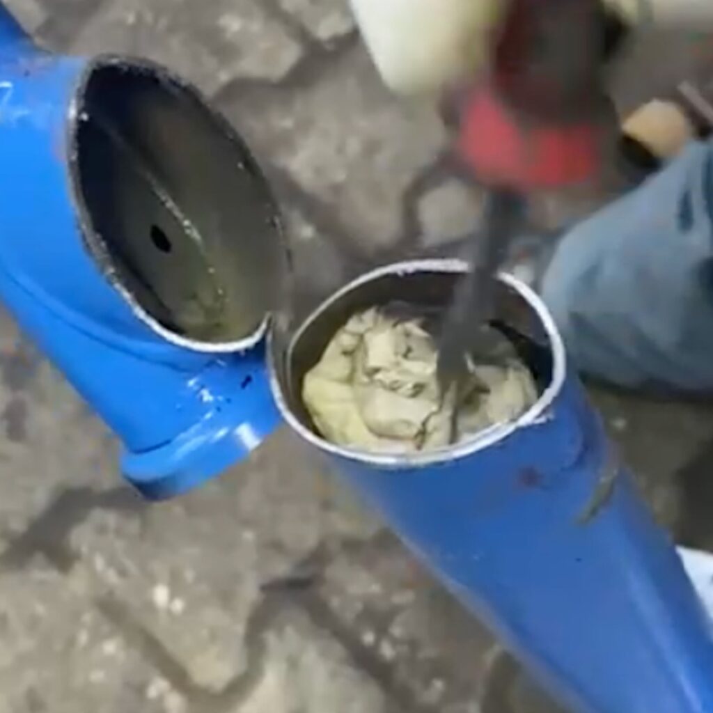 Bisikletin içinde uyuşturucu çıktı