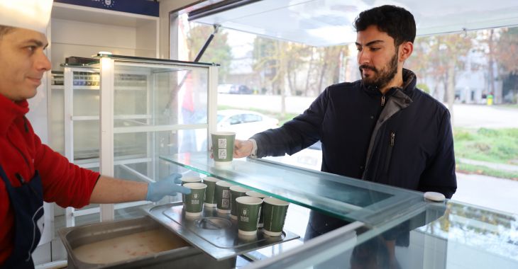 Bursa Büyükşehir’den öğrencilere sıcak çorba ikramı