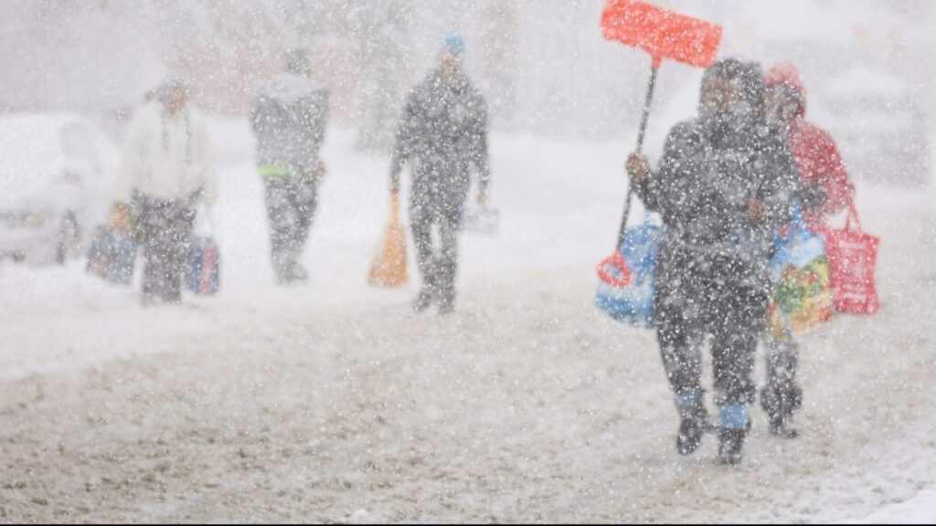 ‘Buz ülkesindeki’ genel seçimler, kar fırtınasından dolayı tamamlanamıyor