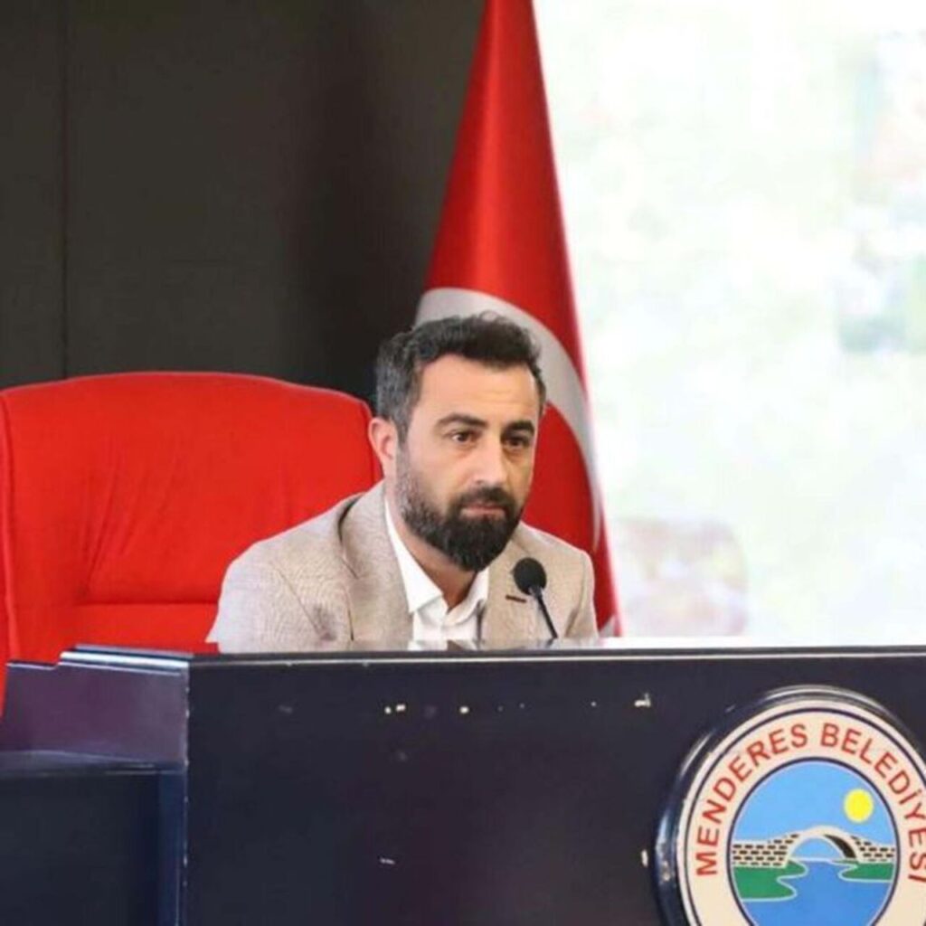 CHP’li başkan yardımcısına makam odasında darp!