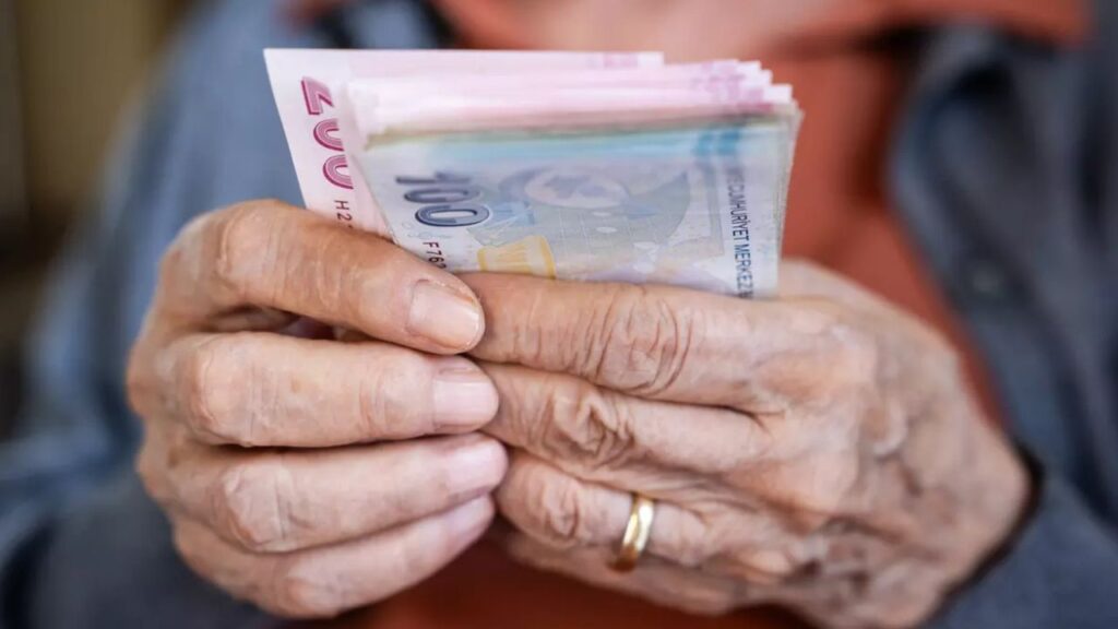 Emekli maaşı için net rakam verdi!