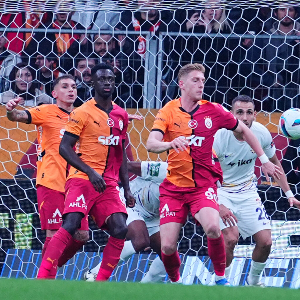 Galatasaray’da savunma alarmı!