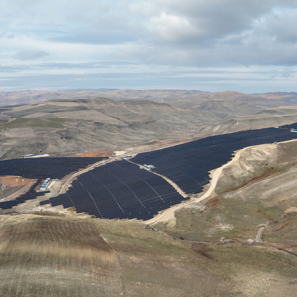 İş Bankası öz tüketim amaçlı ilk güneş enerji santrali yatırımını devreye aldı