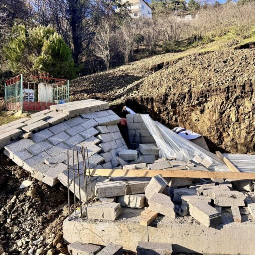 İstinat duvarı altında can verdi