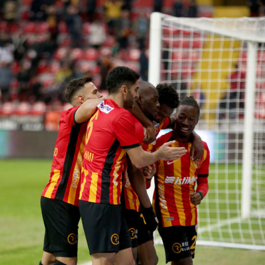 Kayserispor 2. yarıda açıldı!