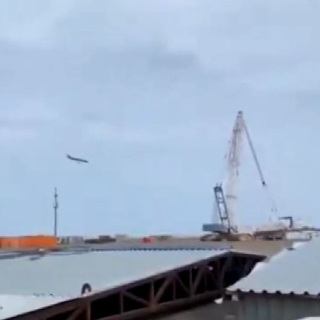 Kazakistan’da yolcu uçağı düştü