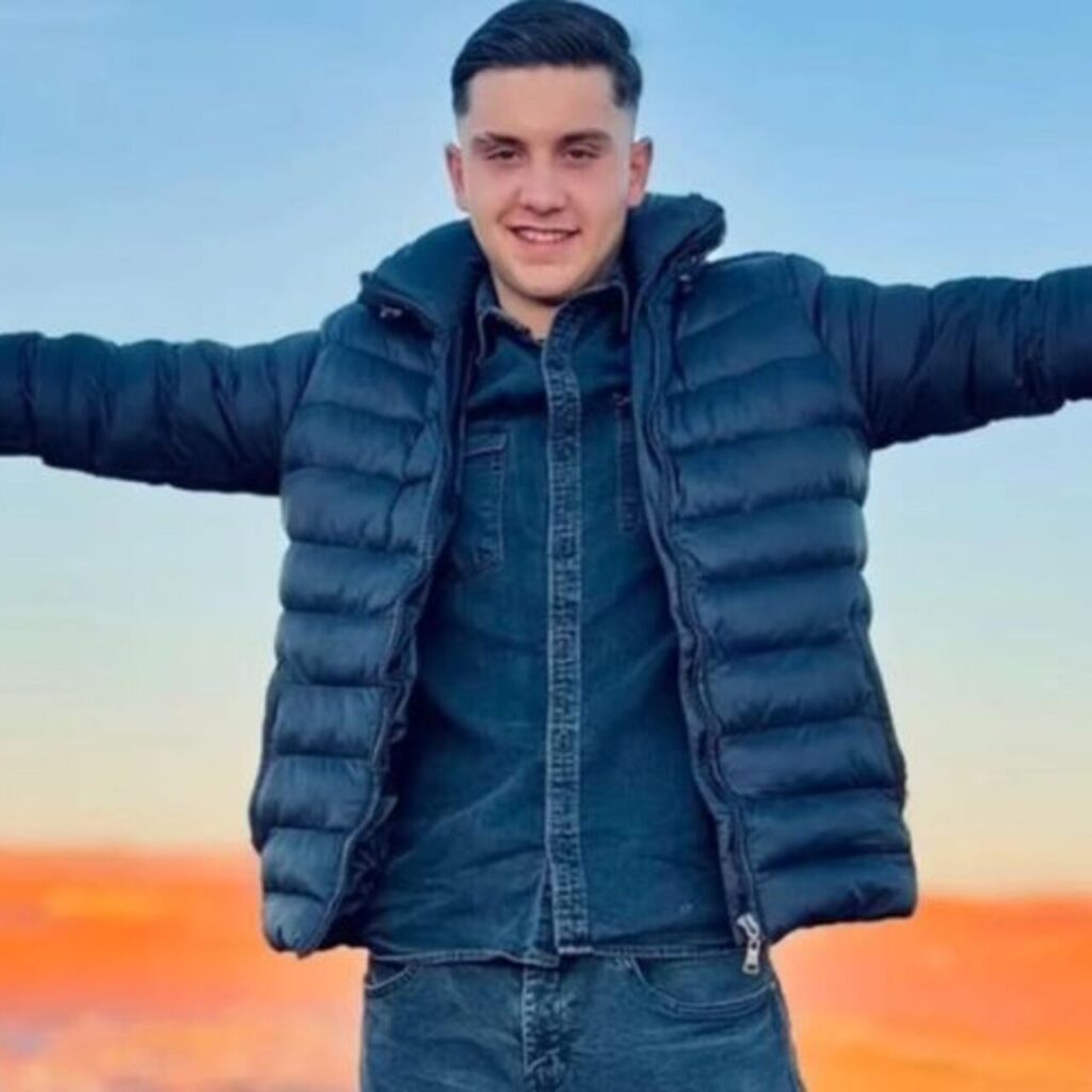 Köpeklerden kaçarken kazada öldü!