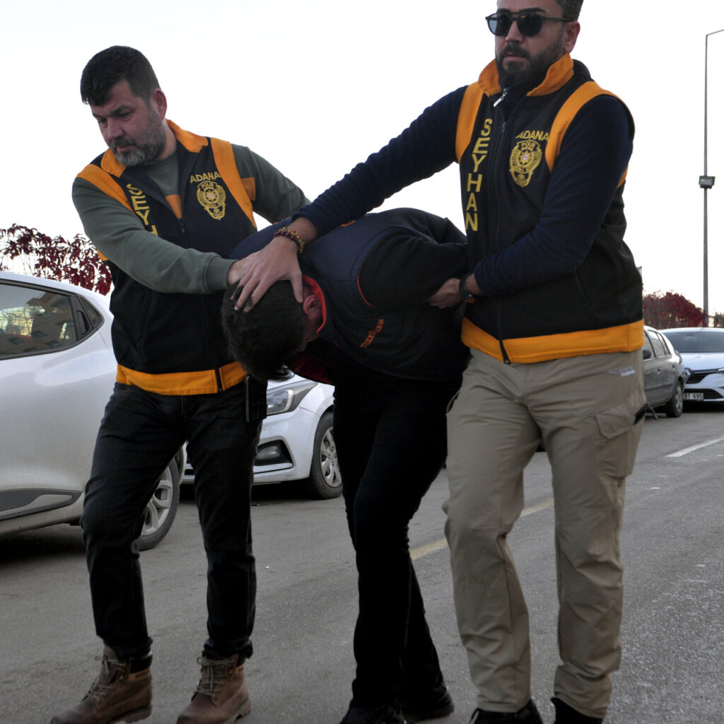 Maganda, genel cerrahı kolundan bıçakladı!