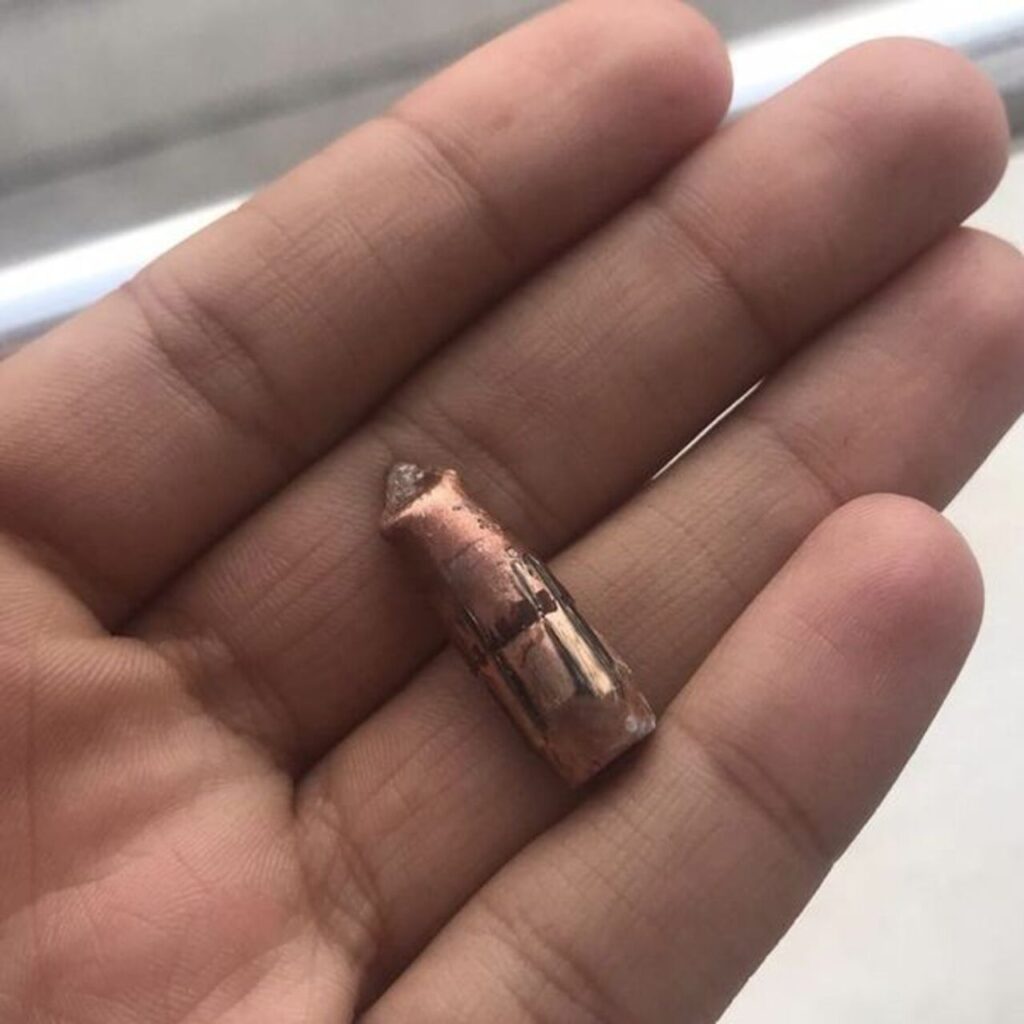 Mardin’de, 2 kişiye yorgun mermi isabet etti