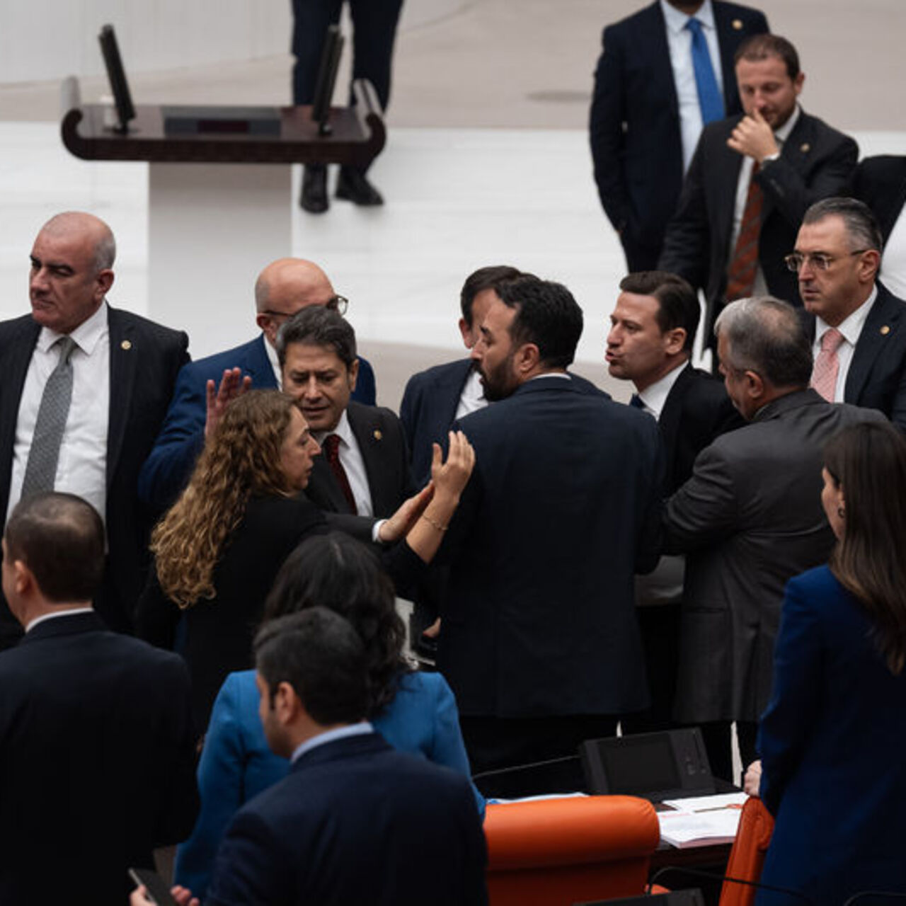 Meclis’te "çıplak arama" tartışması