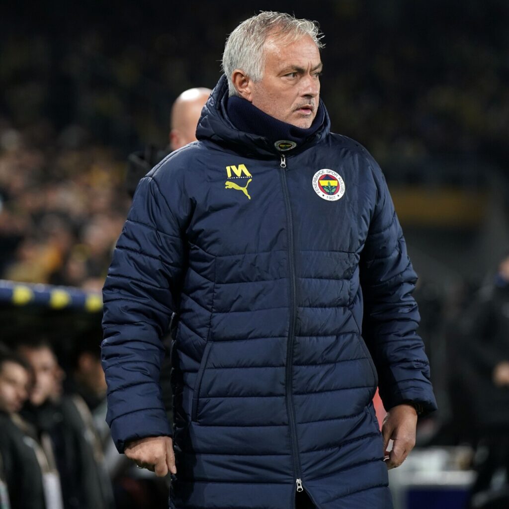 Mou’dan açıklama: Sezonu kapattı!