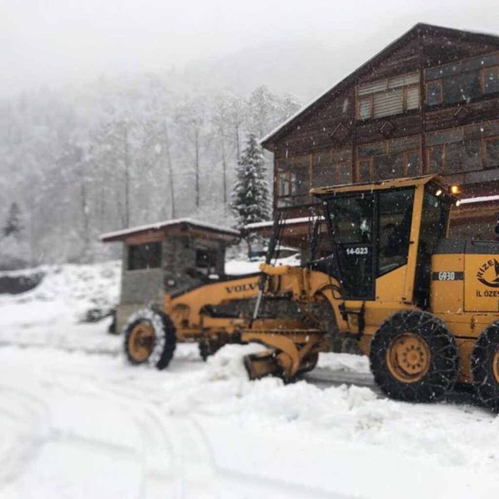 Rize ve Artvin’de 428 köy yolu kapandı