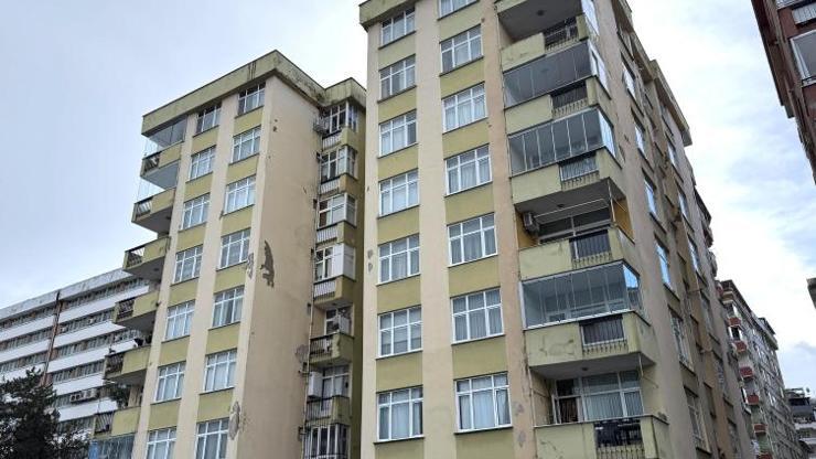 Rize’de sert esen fırtına binayı salladı!