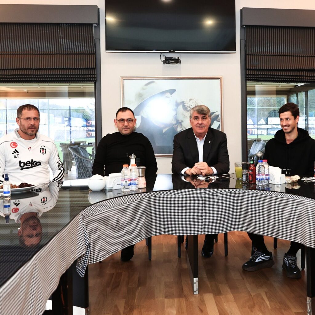 Serdal Adalı, Ümraniye’de takımla buluştu