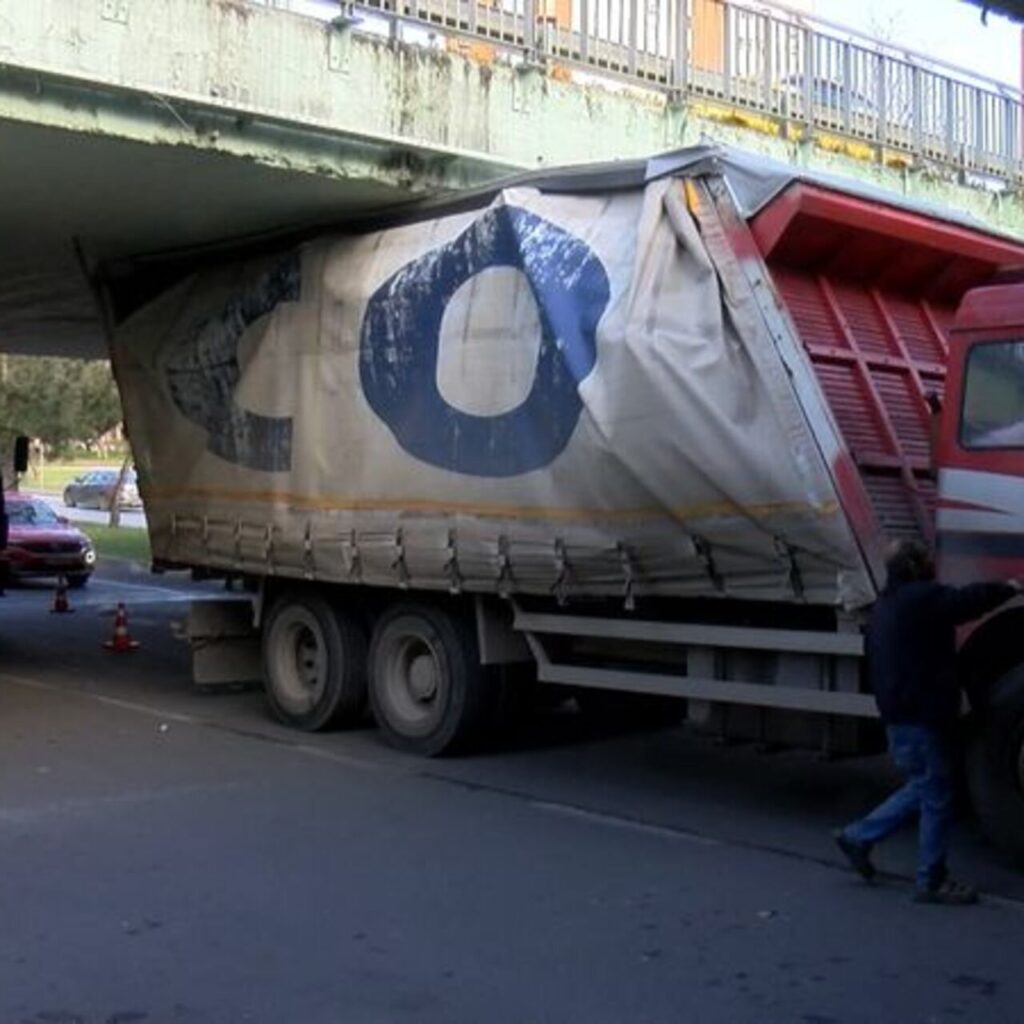 Sıkıştı, kaldı!