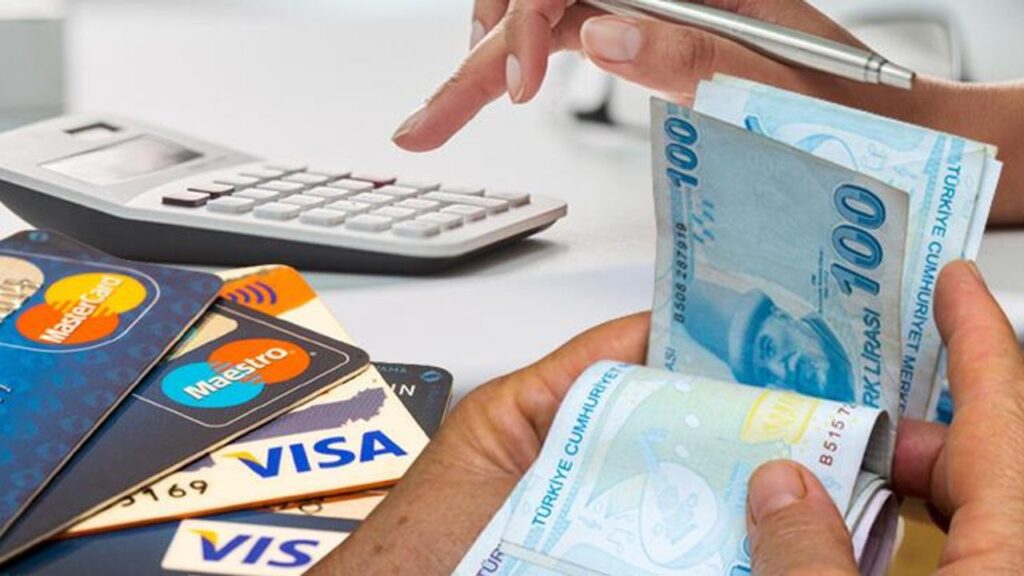 “Vatandaş kredi kartı ve kredili mevduat hesaplarıyla geçiniyor”