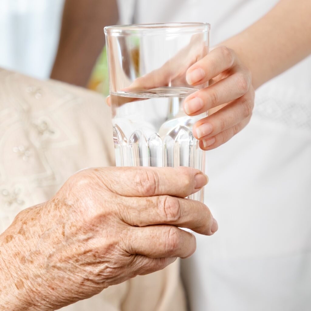 Yaşlılıkta susuzluk hissi azalıyor