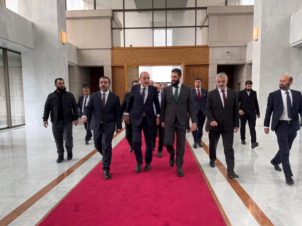 Yeni Suriye’yi ziyaret eden Arap ülkesi, destek mesajı verdi