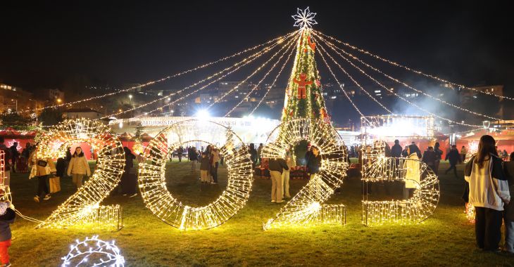 ‘Yeni Yıl Meydanı’nda 2025 heyecanı başladı