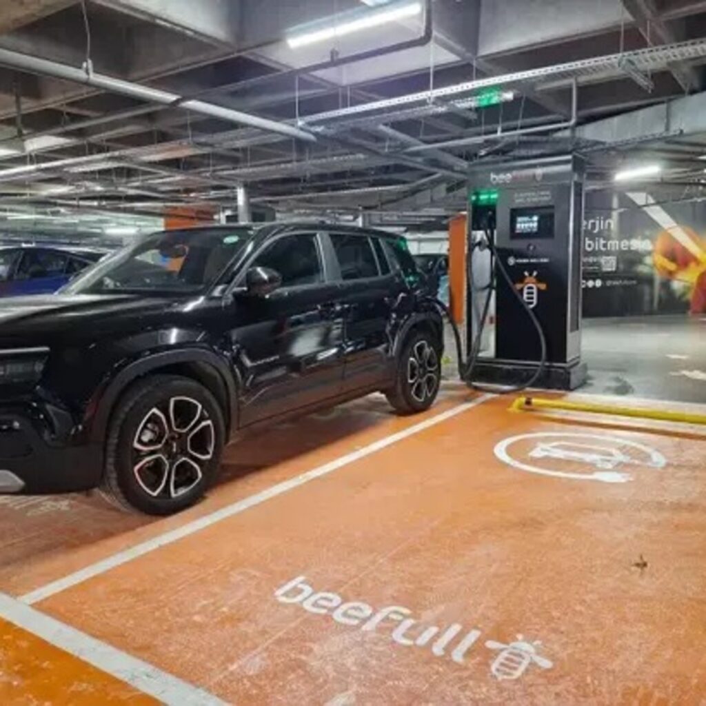 "Elektrikli araçların şarj noktalarında doğru donanım hayati önem taşıyor"