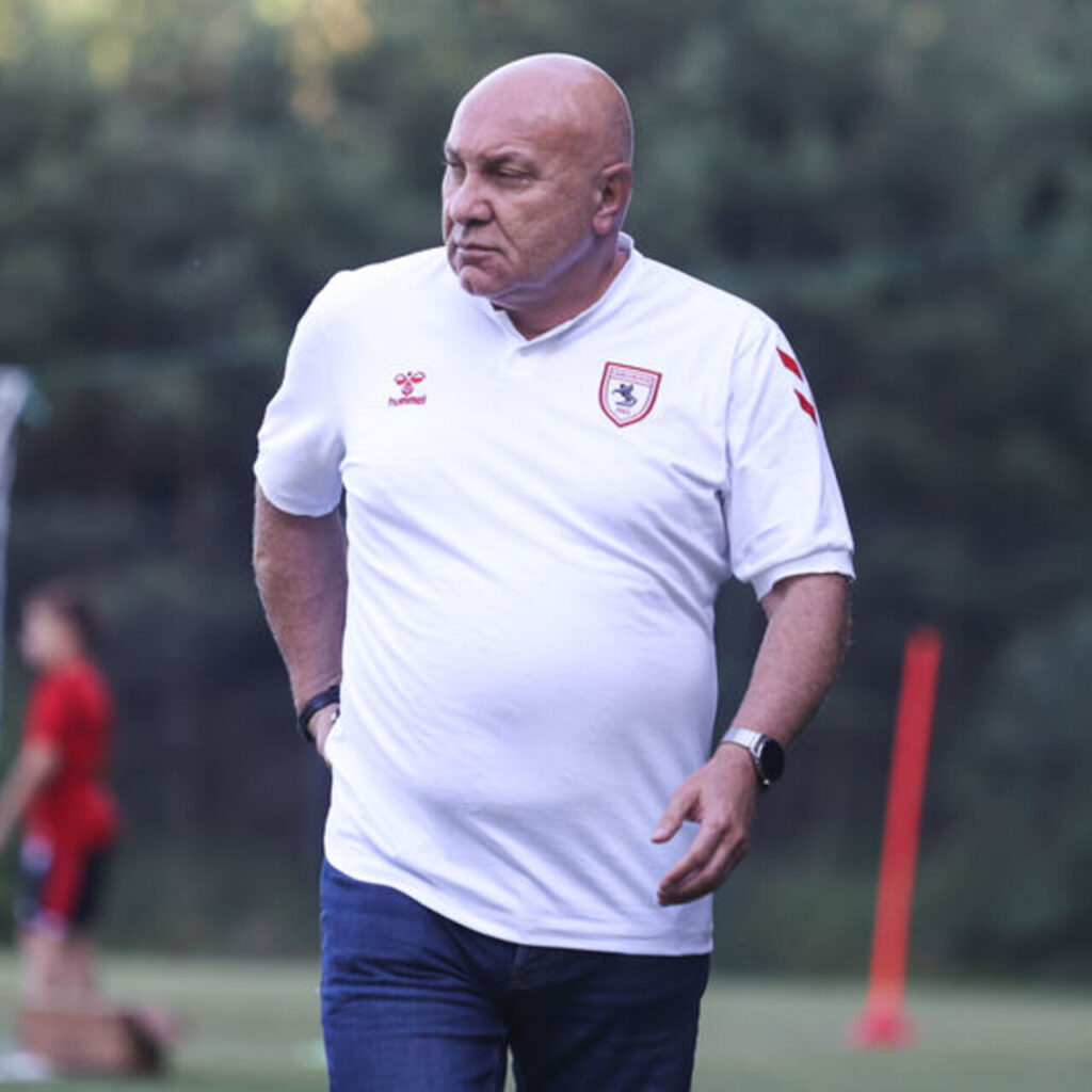 "Şampiyonluğa oynayan takım olmayı hedefliyoruz"