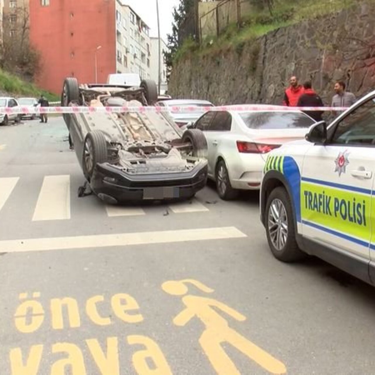 7 araca çarpıp takla attı!